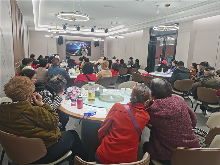 綿陽(yáng)中旅假日旅行社舉行2025年冬季康養線(xiàn)路推薦會(huì )